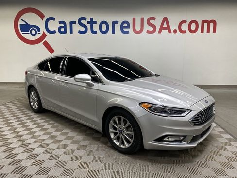 Used 2017 Ford Fusion SE image 1