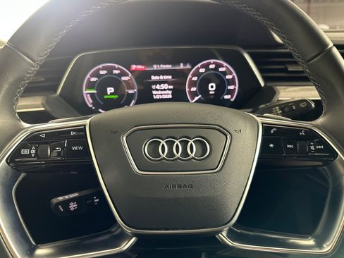 Used 2023 Audi e-tron Premium Plus w/ Premium Plus Package image 23