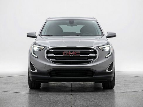 Used 2024 GMC Terrain SLT AWD/4WD image 2