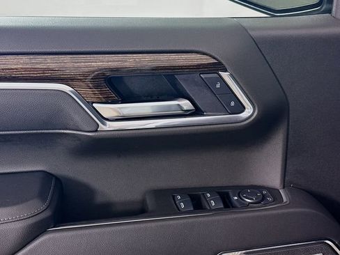 Used 2025 GMC Sierra 1500 Elevation image 21
