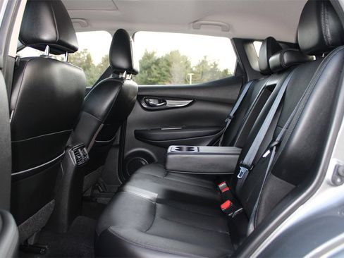 Used 2018 Nissan Rogue Sport SL w/ SL Premium Package image 16