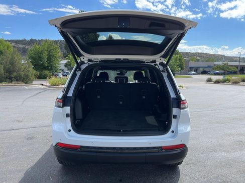 Certified 2023 Jeep Grand Cherokee Altitude image 10