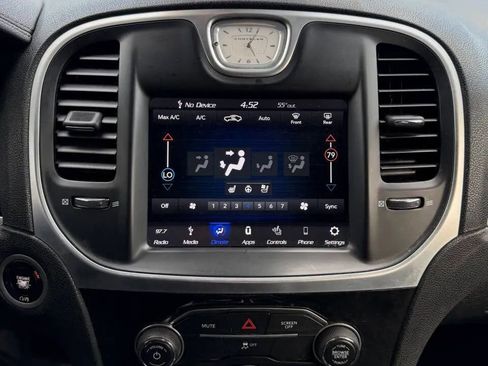 Used 2019 Chrysler 300 Limited RWD image 15