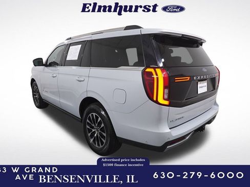 Used 2025 Ford Expedition Platinum image 3