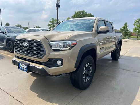 Used 2020 Toyota Tacoma TRD Off-Road AWD/4WD image 4