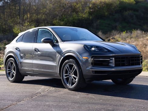 Used 2024 Porsche Cayenne Coupe image 11