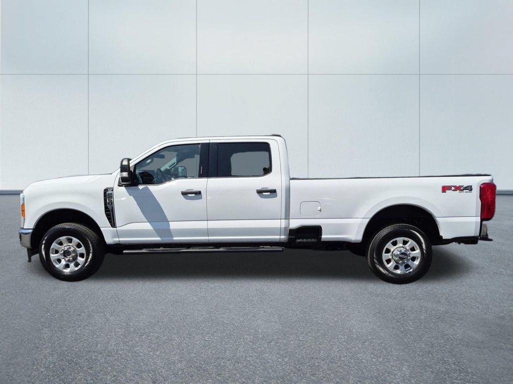 Used 2023 Ford F250 XLT w/ FX4 Off-Road Package AWD/4WD image 3