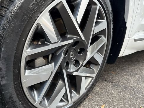 Used 2023 Hyundai Santa Fe Calligraphy image 9