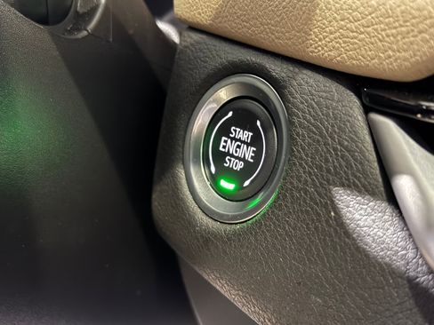 Certified 2025 Cadillac XT4 Premium Luxury image 32