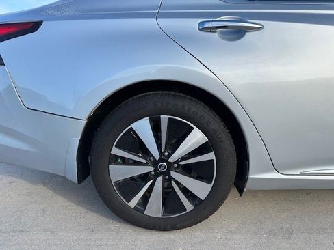 Used 2019 Nissan Altima 2.5 SV image 9