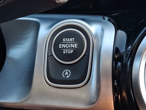 Used 2022 Mercedes-Benz GLB 250 4MATIC image 24