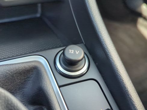Used 2023 Volkswagen Jetta SE w/ Panoramic Sunroof Package FWD image 30