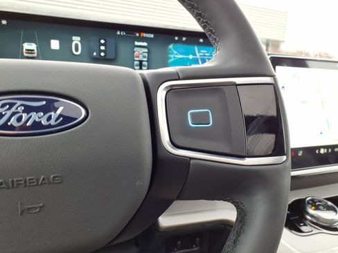 New 2026 Ford Expedition Active image 16