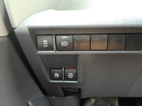 Used 2023 Toyota Sienna LE FWD image 38