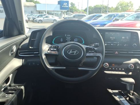 Used 2026 Hyundai Elantra Hybrid FWD image 18