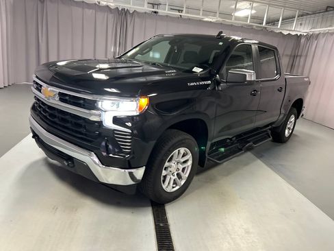 Used 2025 Chevrolet Silverado 1500 LT AWD/4WD image 3