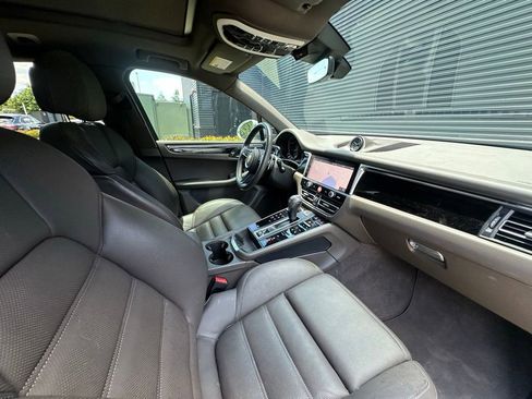 Certified 2023 Porsche Macan AWD/4WD image 36