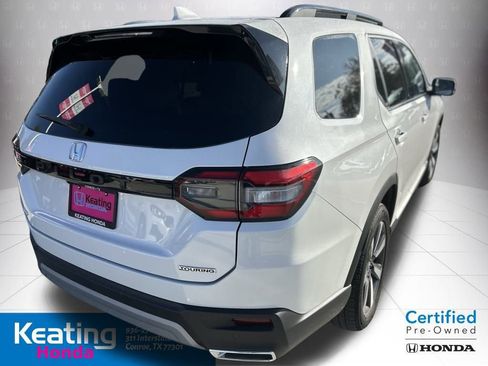 Certified 2023 Honda Pilot Touring image 9