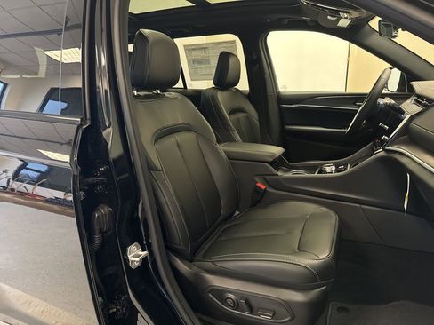 New 2026 Jeep Grand Cherokee Limited AWD/4WD image 36