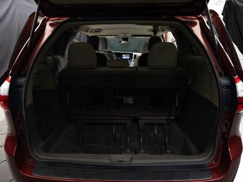 Used 2020 Toyota Sienna L FWD image 16