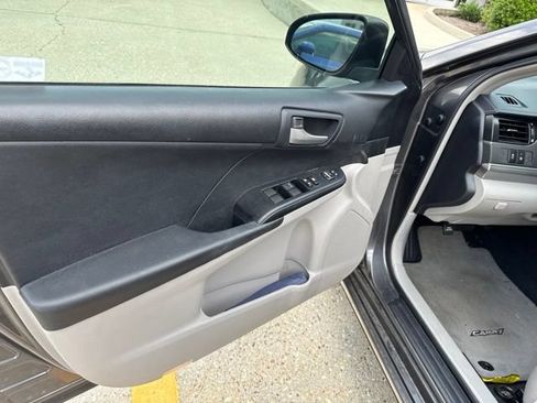 Used 2012 Toyota Camry LE FWD image 29