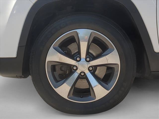 Used 2019 Jeep Cherokee Limited AWD/4WD image 24