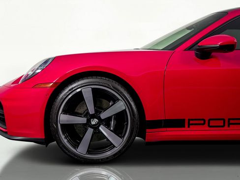 Used 2025 Porsche 911 Carrera image 18