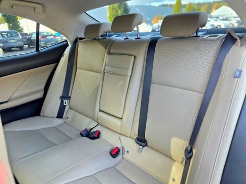 Used 2017 Lexus IS 200t image 27