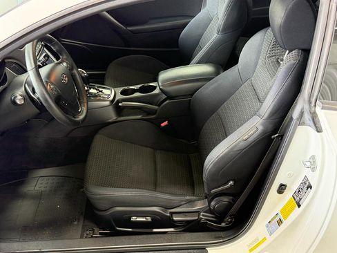 Used 2012 Hyundai Genesis 2.0T Premium RWD image 6