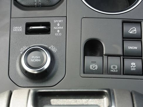 Certified 2024 Toyota Highlander XSE image 41