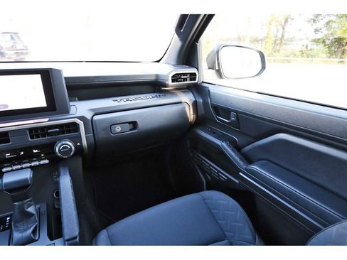 Used 2024 Toyota Tacoma SR image 8