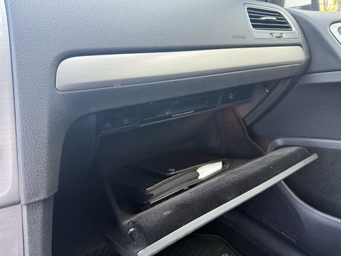 Used 2016 Volkswagen Golf Limited Edition image 29