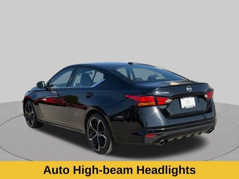 Used 2024 Nissan Altima 2.5 SR FWD image 10