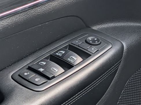 Used 2019 Jeep Grand Cherokee Limited w/ Luxury Group II image 24