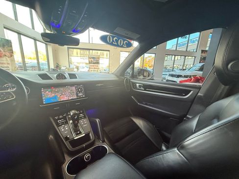 Used 2020 Porsche Cayenne AWD image 28