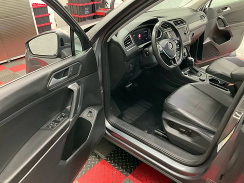 Used 2020 Volkswagen Tiguan SEL AWD/4WD image 5