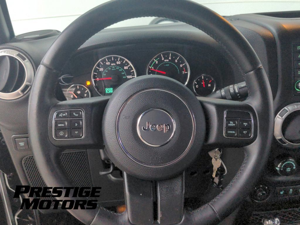 Used 2015 Jeep Wrangler Unlimited Rubicon w/ Connectivity Group AWD/4WD image 16