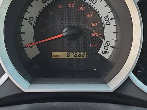 Used 2015 Toyota Tacoma PreRunner w/ SR5 Package image 19