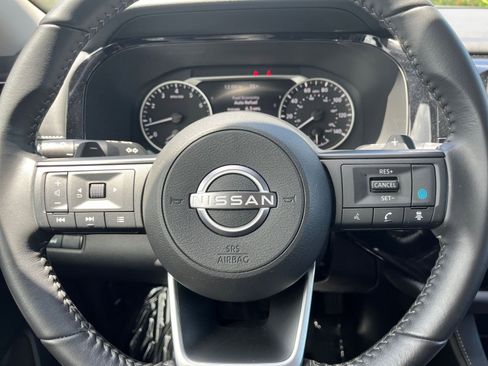 Used 2025 Nissan Pathfinder SV FWD image 30