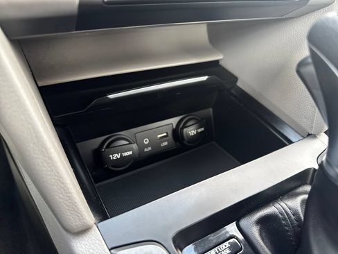 Used 2017 Hyundai Elantra SE FWD image 21