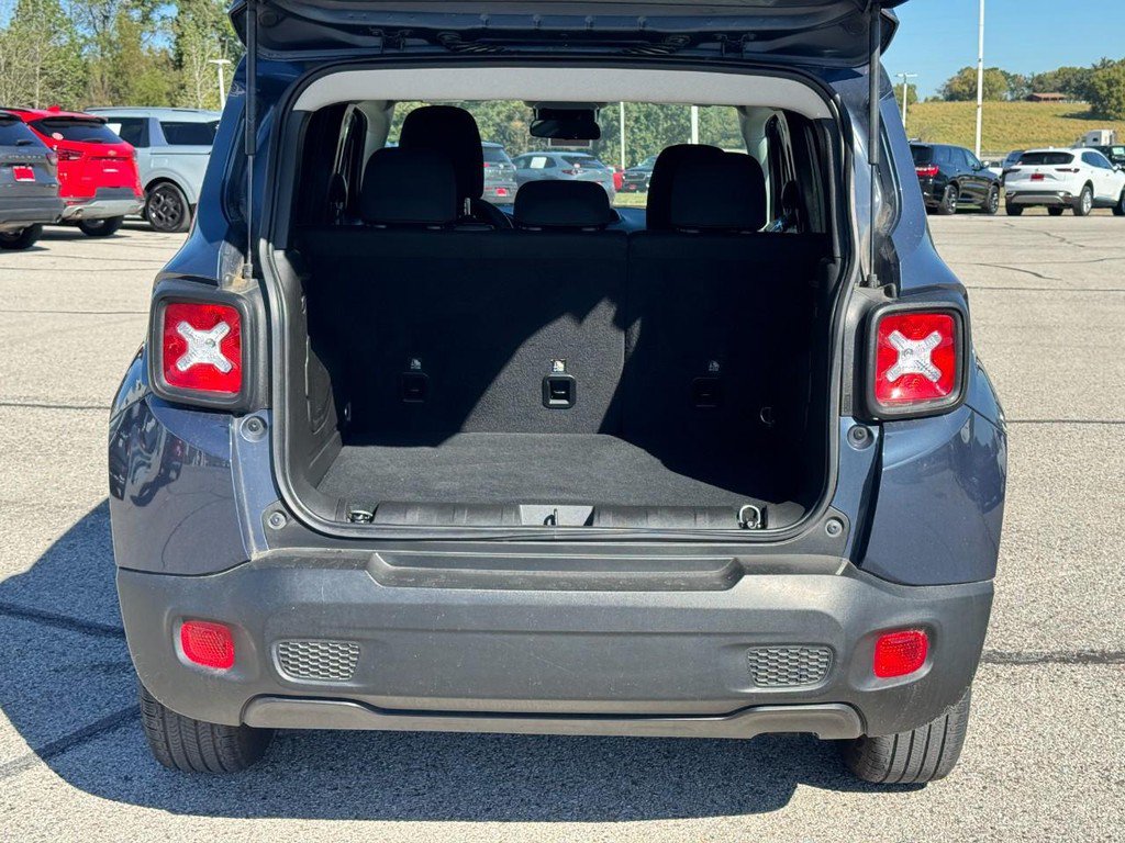 Used 2023 Jeep Renegade Latitude AWD/4WD image 7