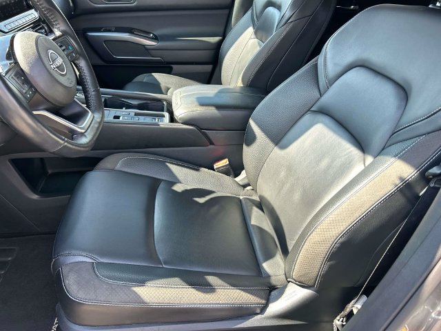 Certified 2025 Nissan Pathfinder SL FWD image 29