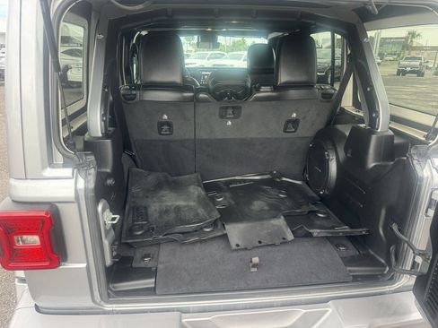 Used 2020 Jeep Wrangler Unlimited Sahara AWD/4WD image 7