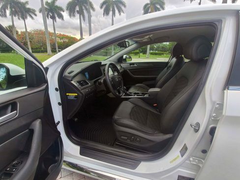 Used 2016 Hyundai Sonata Sport w/ Option Group 02 FWD image 4