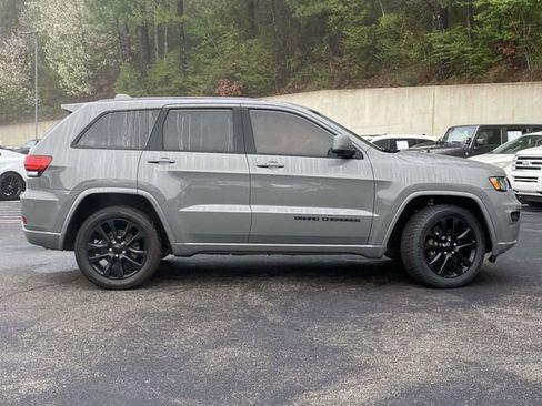 Used 2020 Jeep Grand Cherokee Altitude image 2