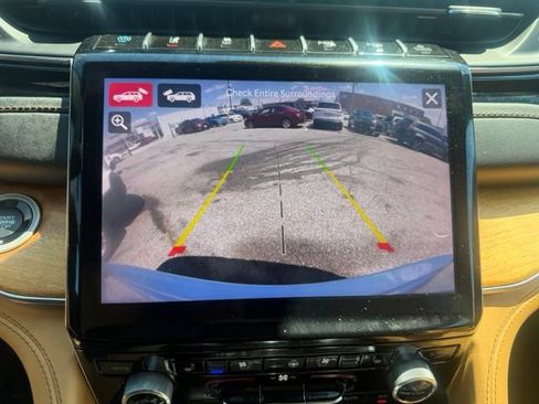 Used 2023 Jeep Grand Cherokee Summit AWD/4WD image 35