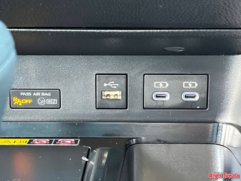 Used 2025 Toyota Camry LE AWD/4WD image 26