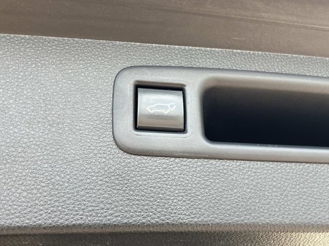 Used 2022 Toyota Highlander LE AWD/4WD image 7