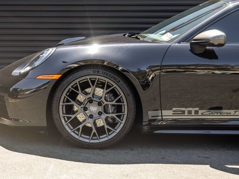 Used 2023 Porsche 911 Carrera image 11