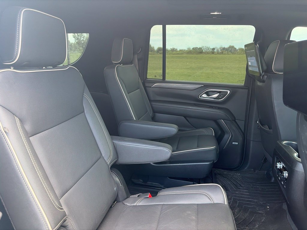 Used 2024 GMC Yukon XL SLT w/ SLT Luxury Package AWD/4WD image 9